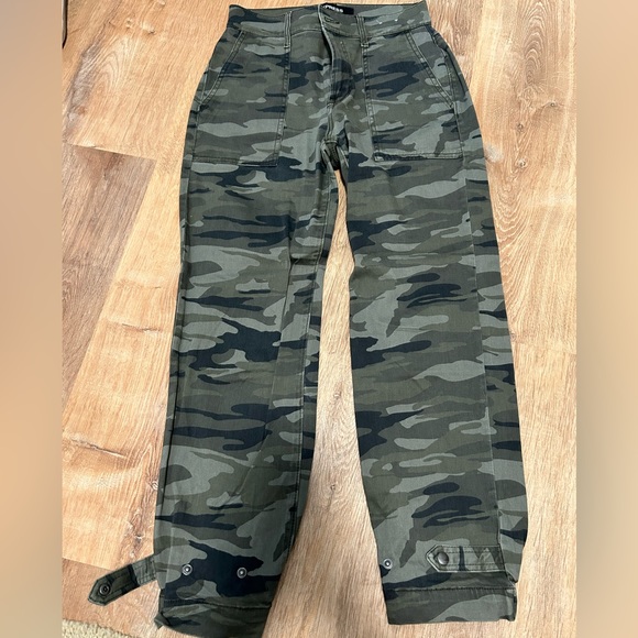 Express Pants - Express Camo Cropped Straight High Rise Pant green grey & brown w snaps size 0